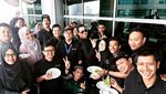 Ini Keseruan Ustaz Maulana Saat Makan Bersama Kru dan Rekan di Islam Itu Indah
