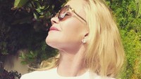 Aktris pemenang Academy Awards sekaligus mantan istri Antonio Banderas, Melanie Griffith, didiagnosis memiliki kanker kulit pada tahun 2009. Melanie memeriksakan diri setelah menemukan adanya bercak hitam di wajahnya. (Foto: instagram)