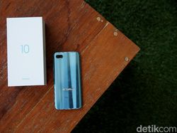 Unboxing Honor 10, Ponsel Gahar Pembunuh Flagship