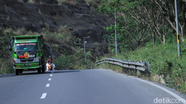 Sama Seperti Tahun Lalu, Pembatas Jalan di Nagreg Banyak yang Rusak