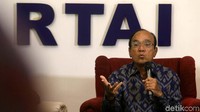 Siswono Yudo Husodo memaparkan pandangannya.