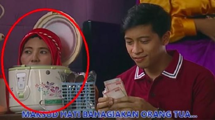 Cuplikan iklan ini jadi lelucon yang sangat viral belakangan ini. Cuplikan iklan ini jadi lelucon yang sangat viral belakangan ini.
