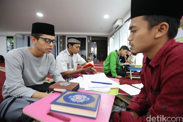 Datang Jauh-jauh demi Kemewahan Iktikaf di Masjid An-Nahl Datang Jauh-jauh demi Kemewahan Iktikaf di Masjid An-Nahl