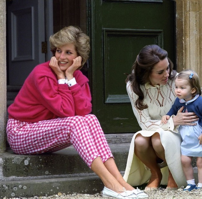 Seandainya saja Putri Diana masih hidup, dia akan dengan senang menemani cucunya Putri Charlotte bermain. Foto: Instagram loyal__royals