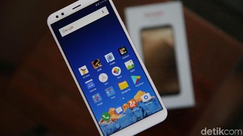 Adapun memori internalnya 32 GB yang dapat diekspansi dengan microSD. Foto: Muhammad Ridho