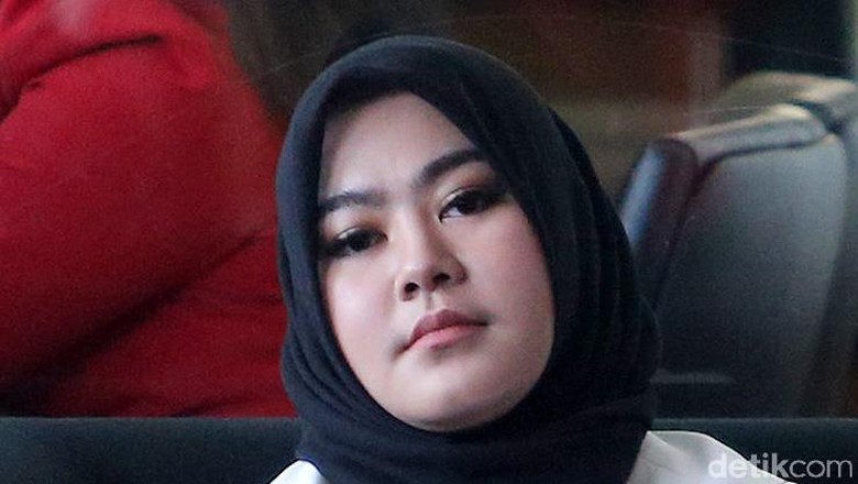 Istri Zumi Zola Diperiksa KPK soal Duit Sitaan dari Vila Istri Zumi Zola Diperiksa KPK soal Duit Sitaan dari Vila