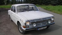 Merek Volvo terbilang salah satu merek luar cukup legendaris di sana. Volvo mengambil bagian untuk berbisnis di sana pada akhir tahun 1960-an. Volvo pernah menjual 1.000 unit model 144 ke negara itu, namun Korea Utara tidak membayarnya. Foto: Autotrader.ca
