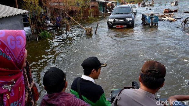 Gelombang Tinggi, Ribuan Rumah di Pekalongan Terendam Rob
