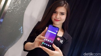 Bagian depannya tersemat kamera 8 MP f/1.9 dengan wide angle hingga 80 derajat. (Foto: detikINET/Adi Fida Rahman)