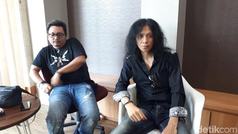 John Paul Ivan ke Bareskrim Terkait Lagu #2019GantiPresiden John Paul Ivan ke Bareskrim Terkait Lagu #2019GantiPresiden