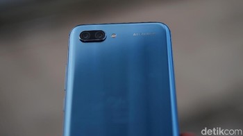 Keunggulan Honor 10 ada pada kamera yang menggunakan kecerdasan buatan (artificial intelligence - AI) sehingga tak hanya bisa secara otomatis mendeteksi wajah manusia, melainkan juga makanan, hewan, tanaman, hingga awan. Foto: Muhammad Ridho