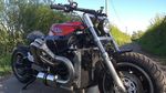 Tampang Sangar Motor Monster Bermesin Mobil V6