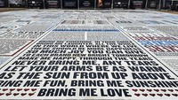 Semua lelucon ini ditulis dalam tipografi yang indah. Tiap sudutnya dibuat cantik dengan isi lelucon yang fenomenal dari zaman ke zaman. (roywilliam/Instagram)