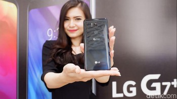 LG menawarkan bonus wireless charger, earphone B&O dan Quick Cover. Tak hanya itu mereka menawarkan   cashback. Bila ditotal bonus yang diberikan senilai Rp 4 juta. (Foto: detikINET/Adi Fida Rahman