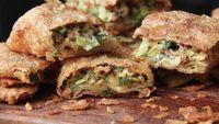 Gurih Mantap! Martabak Telur Buat Buka Puasa Ada di Sini