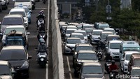 Flyover Casablanca juga dipadati kendaraan.