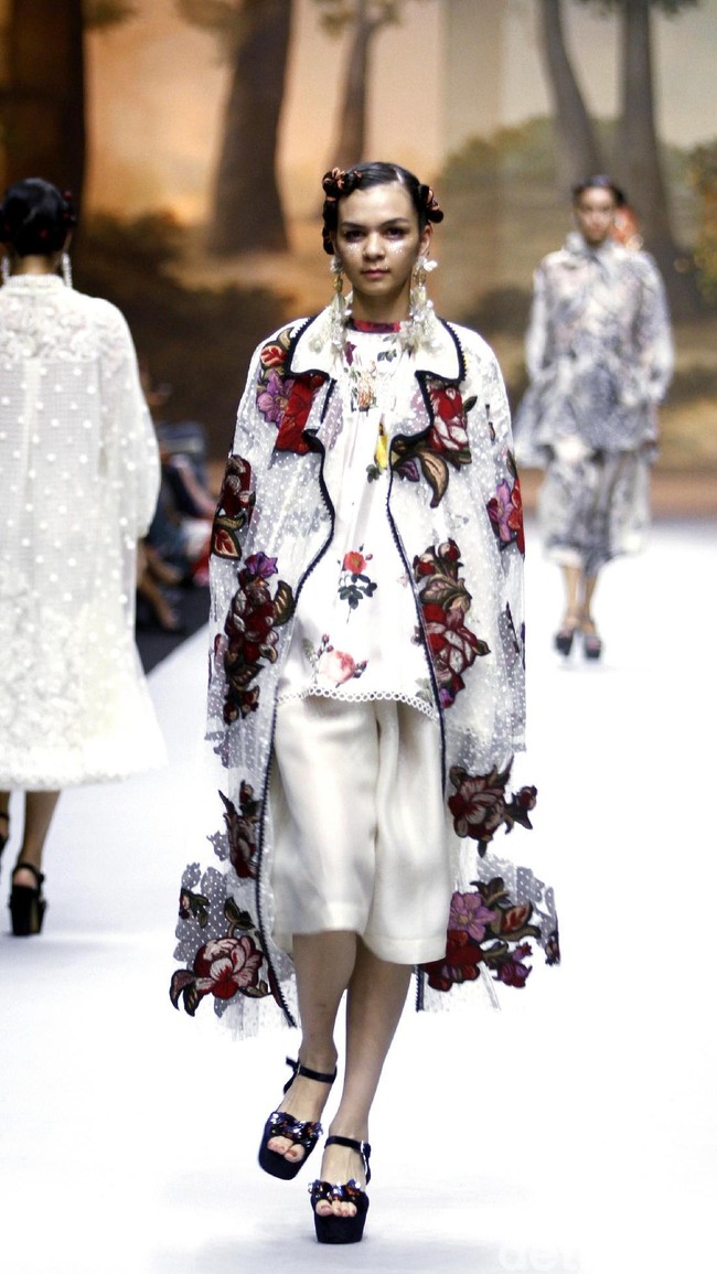 Fashion show koleksi spring/summer 2019 dari desainer Biyan Wanaatmadja di Ballroom Ritz Calton Pacific Place, Jakarta, Selasa [22/5/2018]. Foto: Mohammad Abduh/Wolipop