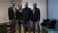 The Rain menerima tantangan dari detikHOT saat berkunjung ke kantor di kawasan Tendean, Jakarta Selatan belum lama ini.