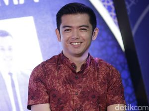 Nicky Tirta Menangis Bicara soal Ellyna