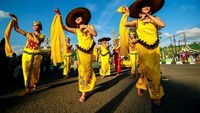 Penari Dayak dalam Karnaval Pawai Budaya Isen Mulang. Endang Seciorina/Pemprov Kalteng.