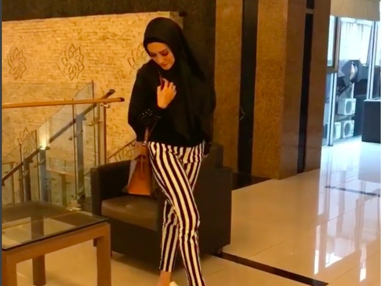 Mulan Jameela Niat Mulai Berhijab Usai Ramadan Mulan Jameela Niat Mulai Berhijab Usai Ramadan
