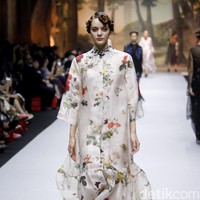 Fashion show koleksi spring/summer 2019 dari desainer Biyan Wanaatmadja di Ballroom Ritz Calton Pacific Place, Jakarta, Selasa [22/5/2018]. Foto: Mohammad Abduh/Wolipop