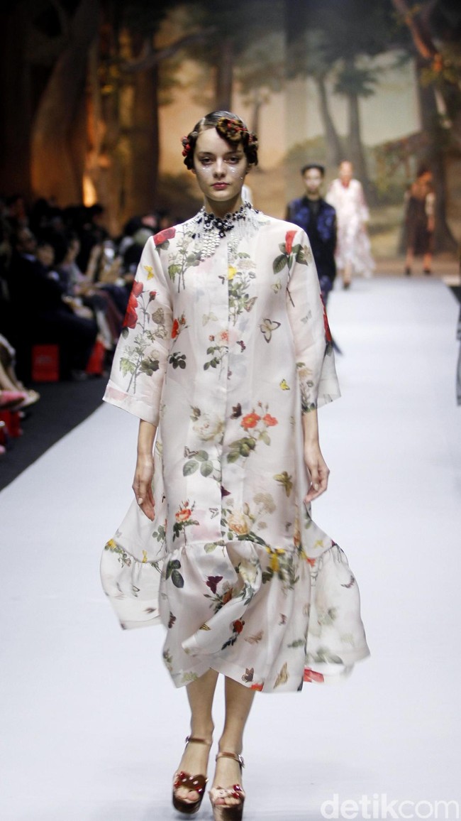 Fashion show koleksi spring/summer 2019 dari desainer Biyan Wanaatmadja di Ballroom Ritz Calton Pacific Place, Jakarta, Selasa [22/5/2018]. Foto: Mohammad Abduh/Wolipop