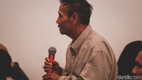 Tim detikHOT memberikan kejutan spesial untuk para personil The Rain.