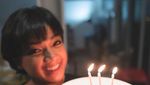 10 Pose Si Lincah Nirina Zubir Saat Tiup Kue Daging dan Makan Bareng Teman