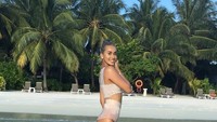 Ia juga sering mengunggah momen seru liburannya, seperti saat ke Maladewa yang satu ini (Kimmyjayanti/Instagram)