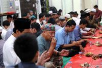 Melongok Suasana Berbuka Puasa Di Masjid Bekas Ruko