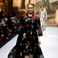 Fashion show koleksi spring/summer 2019 dari desainer Biyan Wanaatmadja di Ballroom Ritz Calton Pacific Place, Jakarta, Selasa [22/5/2018]. Foto: Mohammad Abduh/Wolipop