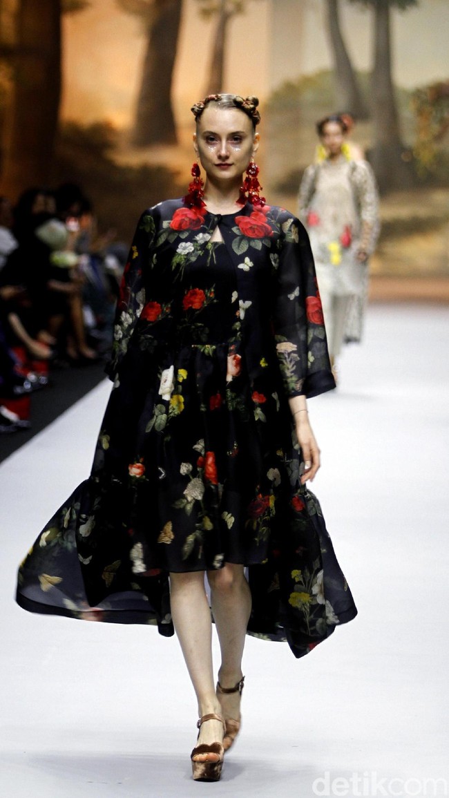 Fashion show koleksi spring/summer 2019 dari desainer Biyan Wanaatmadja di Ballroom Ritz Calton Pacific Place, Jakarta, Selasa [22/5/2018]. Foto: Mohammad Abduh/Wolipop