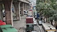 Selain itu, pemberlakuan operasi truk kontainer ini juga diharapkan mampu memelihara jalanan agar tidak mudah rusak karena terlalu sering dilewati truk kontainer.