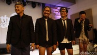 Namun semua hal itu terbayarkan dengan senyuman puas dari Indra Prasta Cs.