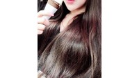 Levanna disebut-sebut oleh penyanyi kontroversial, Lucinta Luna karena dibilang punya wajah yang mirip. Sekilas memang mereka mirip, tapi Levanna mengaku wajahnya ini asli ciptaan Tuhan, alias bukan hasil operasi plastik. Foto: instagram @levanavarraiza