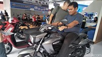 Sedangkan Intruder sendiri, Suzuki secara resmi telah meluncurkannya beberapa waktu lalu di India. Karena berbeda dari biasanya, sontak varian motor baru model cruiser ini mendapatkan peminat.