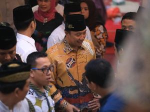 Kopiah Hitam Menpora untuk Promosi Asian Games