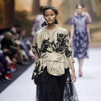 Fashion show koleksi spring/summer 2019 dari desainer Biyan Wanaatmadja di Ballroom Ritz Calton Pacific Place, Jakarta, Selasa [22/5/2018]. Foto: Mohammad Abduh/Wolipop