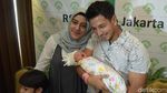 Selamat! Fairuz A Rafiq dan Sonny Dikaruniai Bayi Perempuan