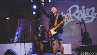 Mulai dari lagu hits hingga single terbaru mereka, Rencana Berbahaya dibawakan pada malam itu.