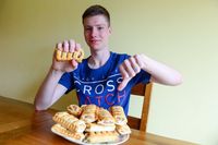 Wah, Remaja Ini Hanya Makan Sausage Roll Selama 15 Tahun!