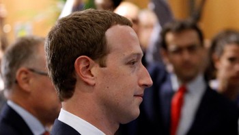 Wajah tenang Zuck yang siap diberondongi pertanyaan. (Foto: Reuters)