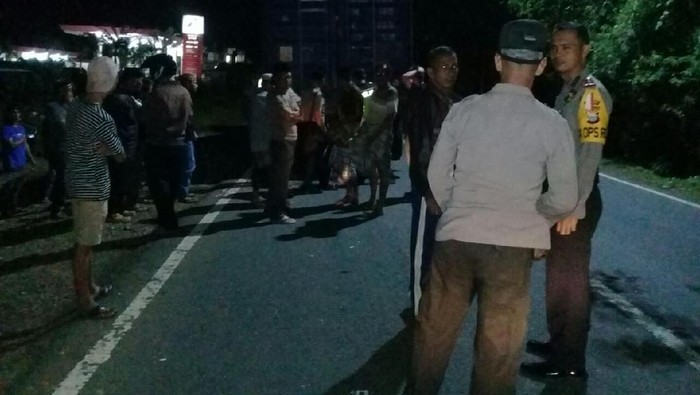 Tabrak Pantat Truk Tronton, Pemotor di Sulsel Tewas Seketika