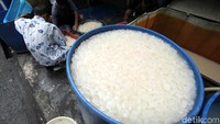 Kolang-kaling dijual dengan harga bervariasi, mulai dari Rp 13.000 hingga Rp 15.000 per kilogram.