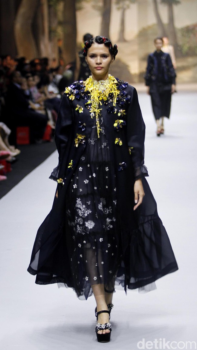 Fashion show koleksi spring/summer 2019 dari desainer Biyan Wanaatmadja di Ballroom Ritz Calton Pacific Place, Jakarta, Selasa [22/5/2018]. Foto: Mohammad Abduh/Wolipop