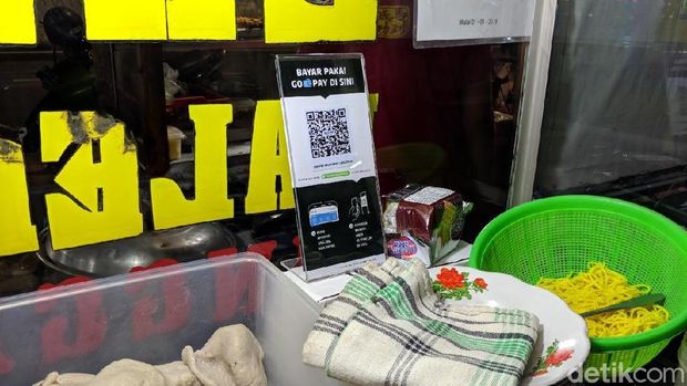 Pembayaran QR Code Go-Jek Rambah Warung Kaki Lima