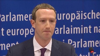 Ketika ditanya tentang Facebook yang digunakan sebagai alat untuk mengintervensi pemilihan umum, Zuckerberg menjawab bahwa Facebook tidak akan bisa sempurna. Musuh kita, terutama dari sisi pemilihan umum - orang-orang yang berusaha untuk mengintervensi - akan memiliki akses terhadap alat AI yang sama dengan kita. Jadi ini merupakan perlombaan bersenjata, dan kita akan terus bekerja untuk tetap berada di depan, jawabnya. (Foto: Reuters)