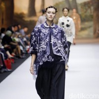 Fashion show koleksi spring/summer 2019 dari desainer Biyan Wanaatmadja di Ballroom Ritz Calton Pacific Place, Jakarta, Selasa [22/5/2018]. Foto: Mohammad Abduh/Wolipop