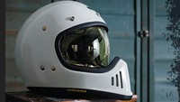 Helm full face namun berdesain vintage ini disapa EX-Zero. Tampilannya pun unik dan keren lho Otolovers. Foto: Shoei